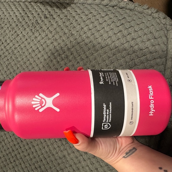 Hydro Flask Bright Pink Bottle - Picture 1 of 3